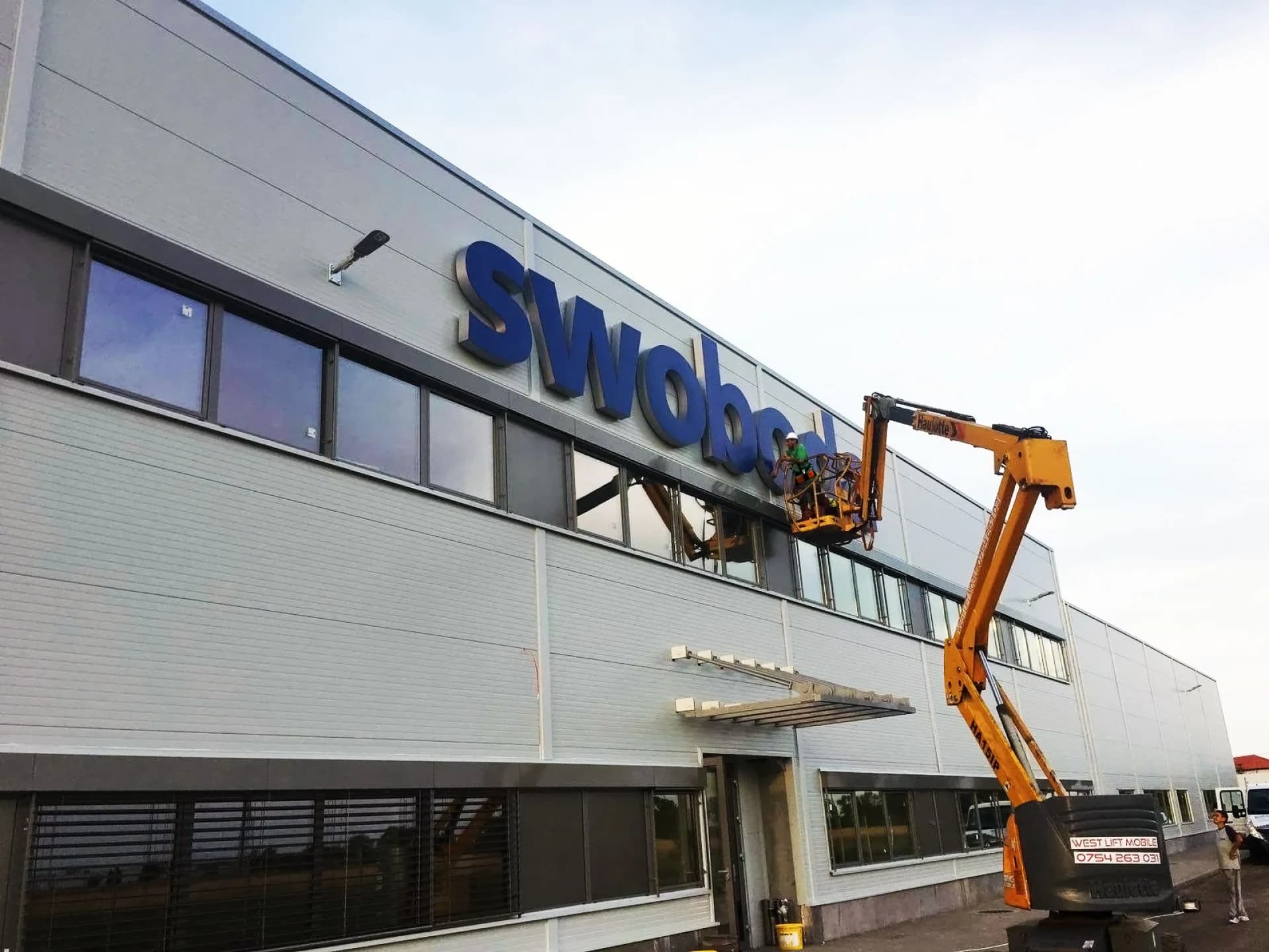 montaj litere volumetrice luminoase Timisoara